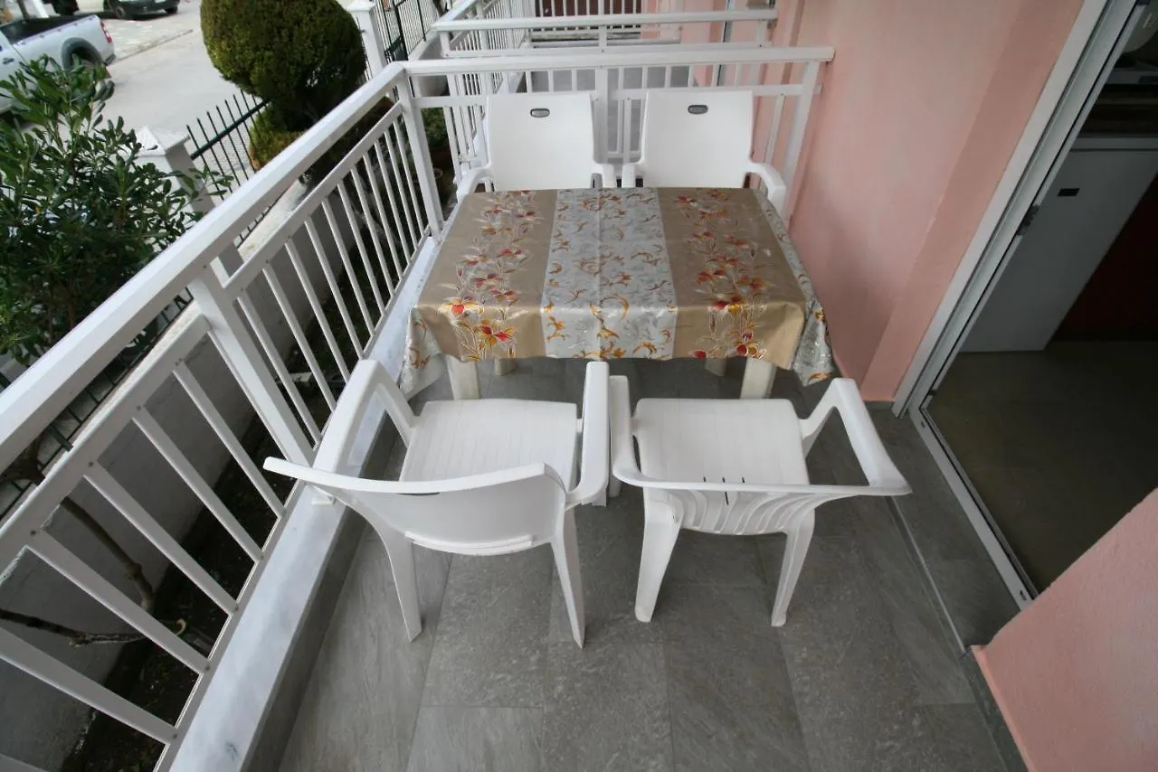 Sarti Center Studios Aparthotel